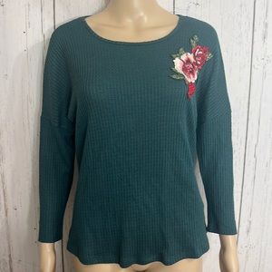 🌻 NWT Mine Forest Green Waffle Top Embroidered Fliral Patch Ties in Back Size L